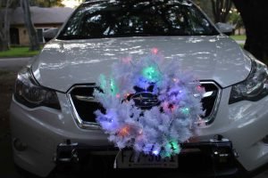 Read more about the article How to Attach Wreath to Front of Car