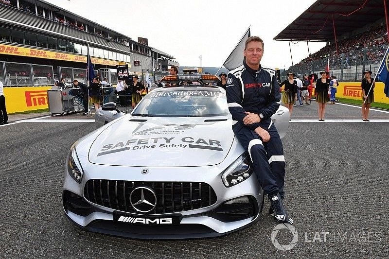 You are currently viewing How to Become F1 Safety Car Driver